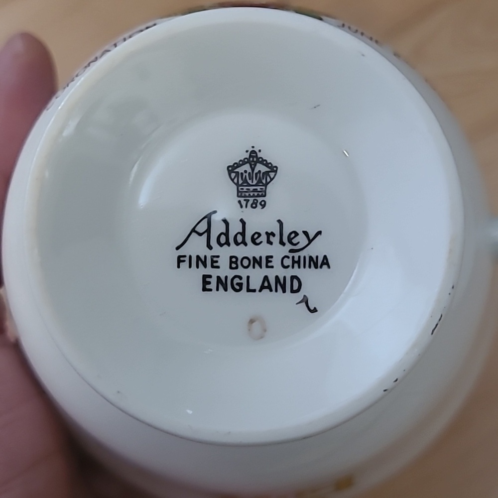 Vintage Queen Elizabeth II Coronation Commemorative Teacup and Saucer - Picture 5 of 7